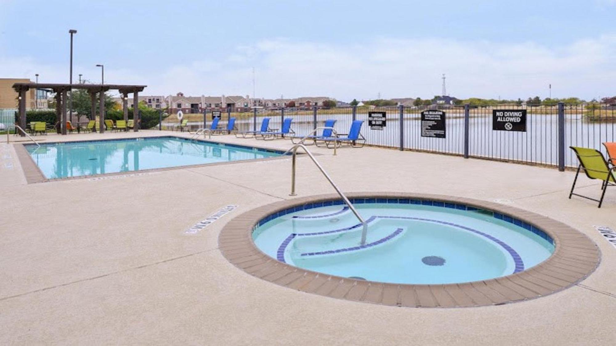 Holiday Inn Express Hotel & Suites Wichita Falls By Ihg Exterior photo