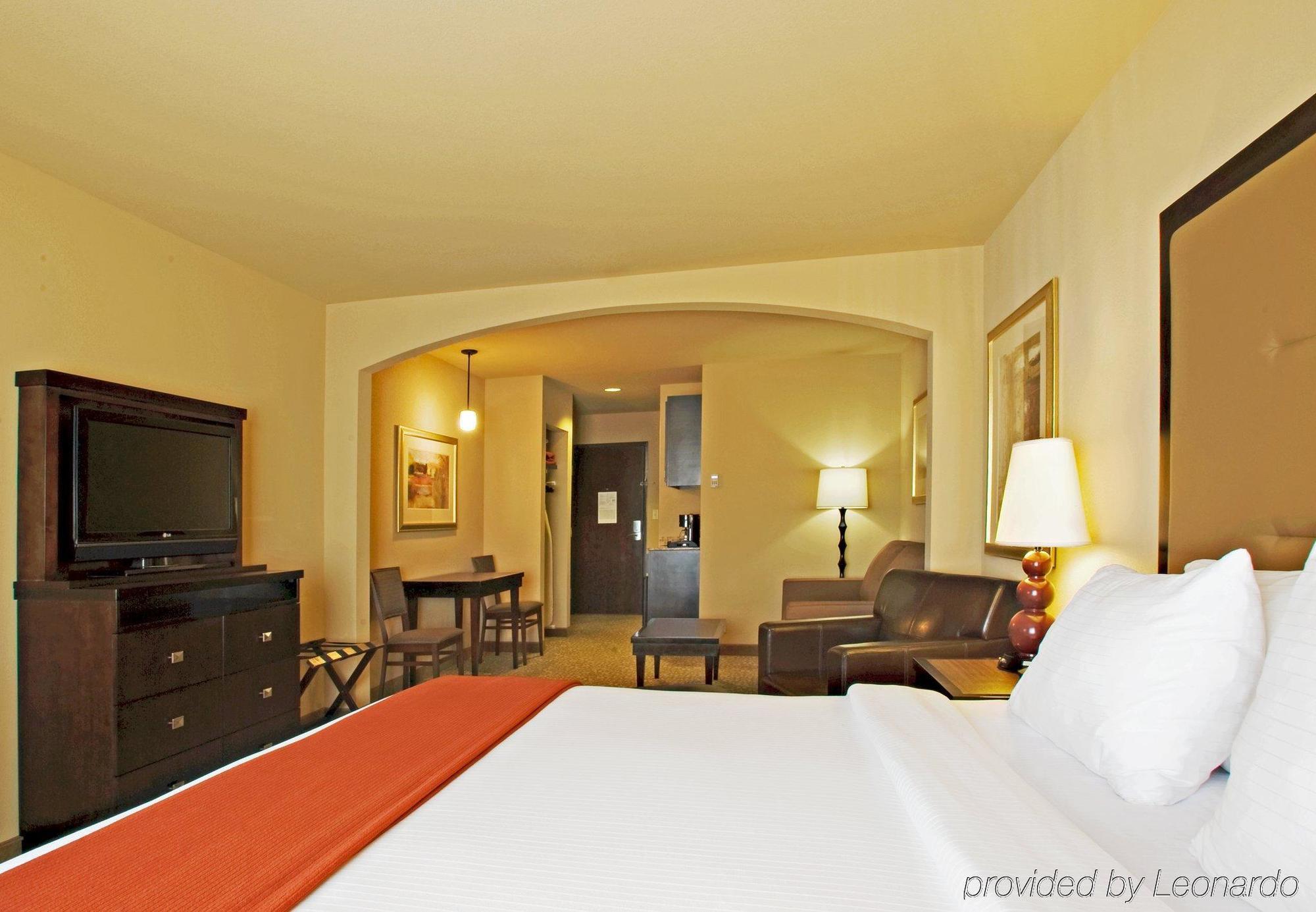 Holiday Inn Express Hotel & Suites Wichita Falls By Ihg Exterior photo