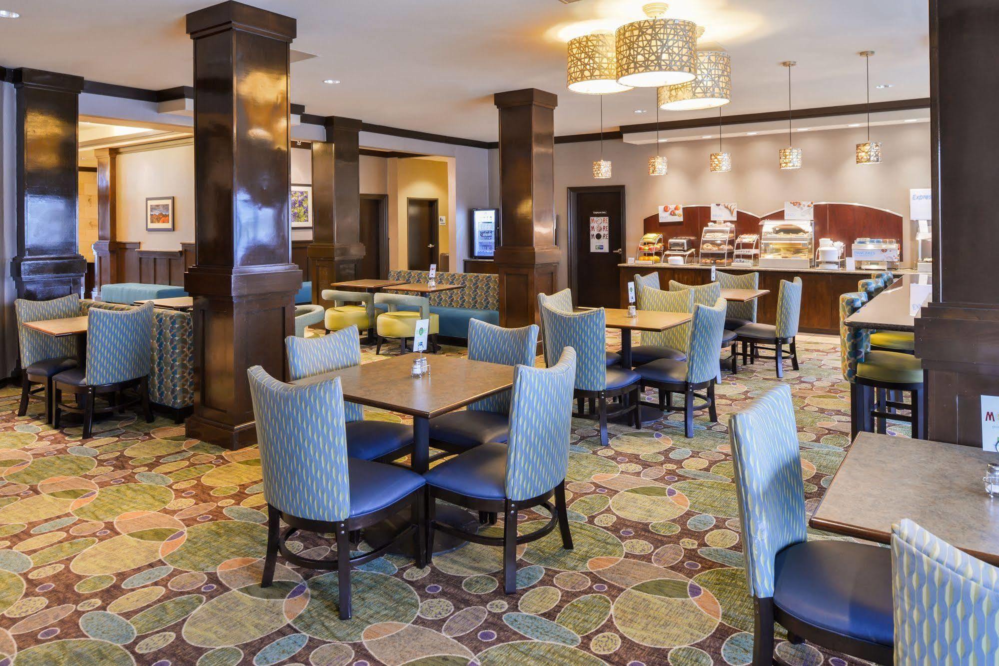 Holiday Inn Express Hotel & Suites Wichita Falls By Ihg Exterior photo