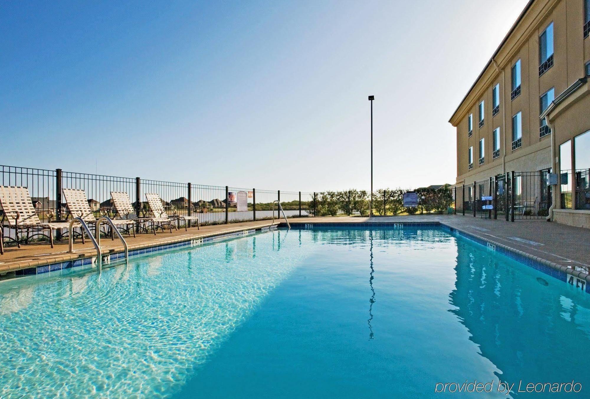 Holiday Inn Express Hotel & Suites Wichita Falls By Ihg Exterior photo